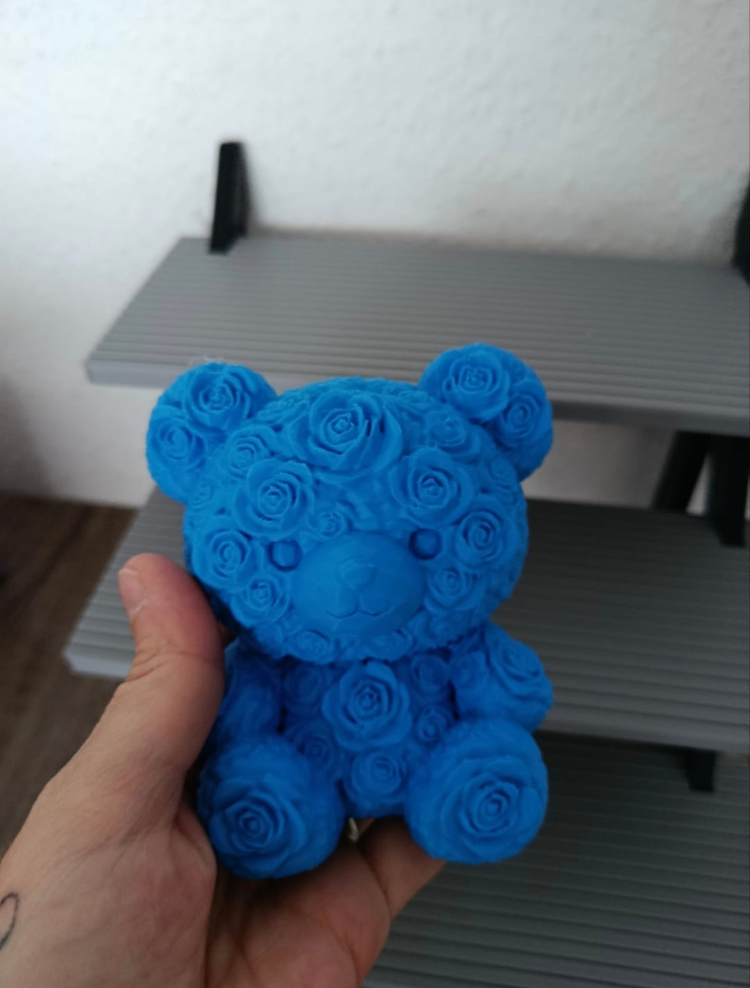 Rosenbär – Liebevolle Dekofigur in verschiedenen Farben