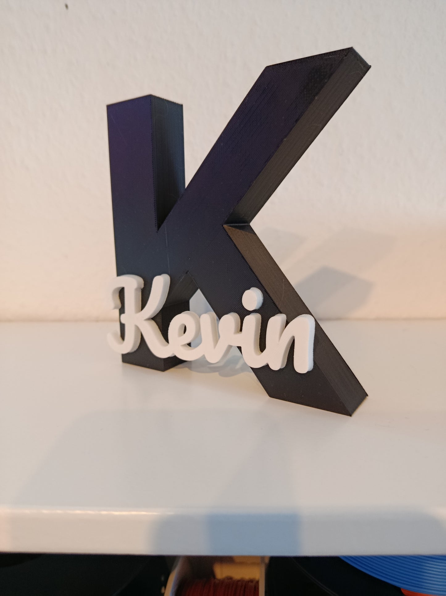 Personalisierter Deko Buchstabe mit Wunschname | Namensschild zum Stellen oder Hängen | 15 cm