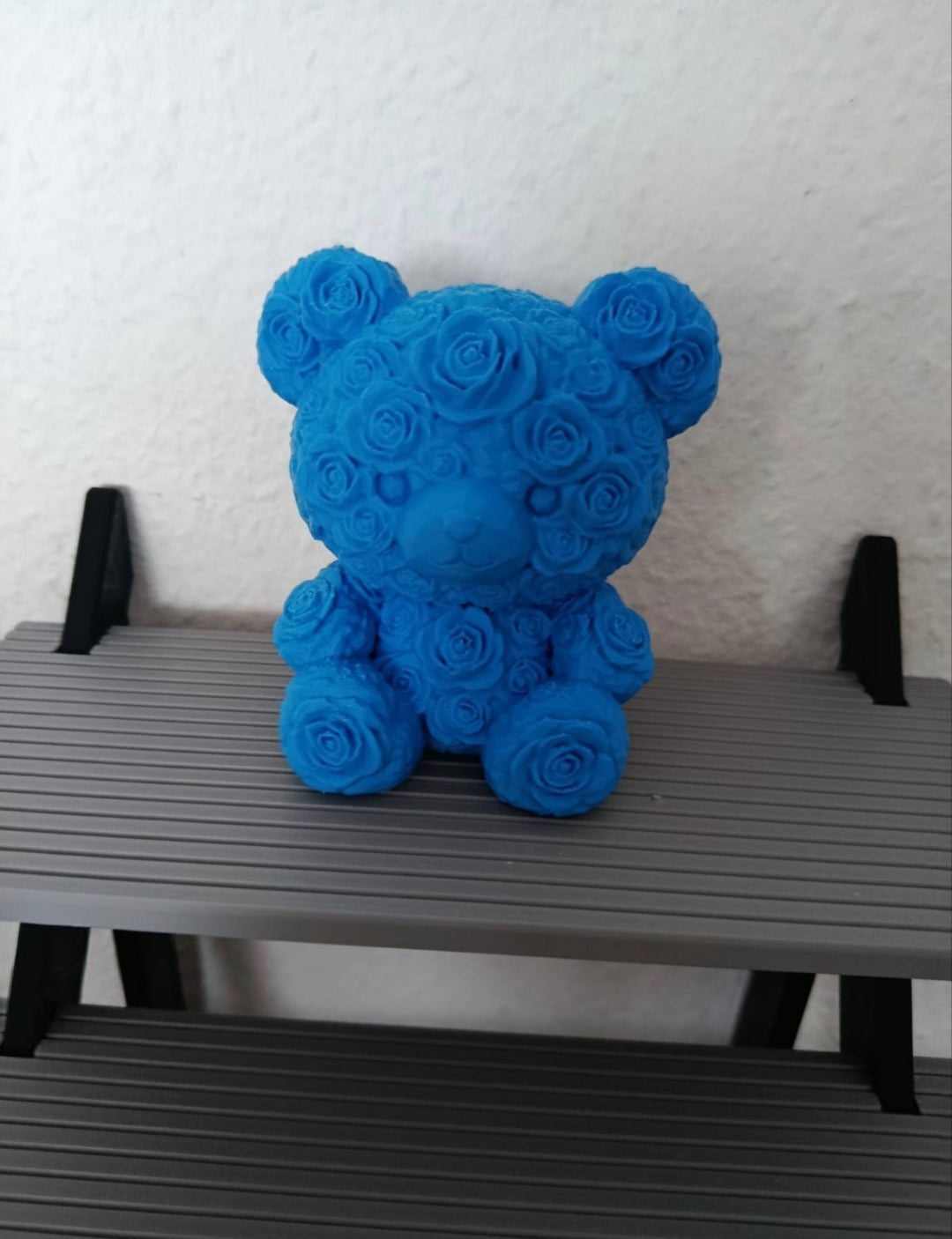 Rosenbär – Liebevolle Dekofigur in verschiedenen Farben